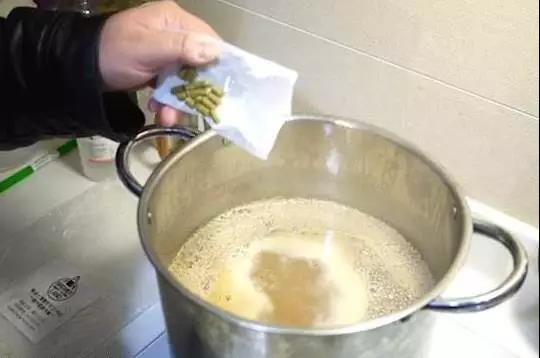 導入酵母準備發(fā)酵 導入酵母準備發(fā)酵