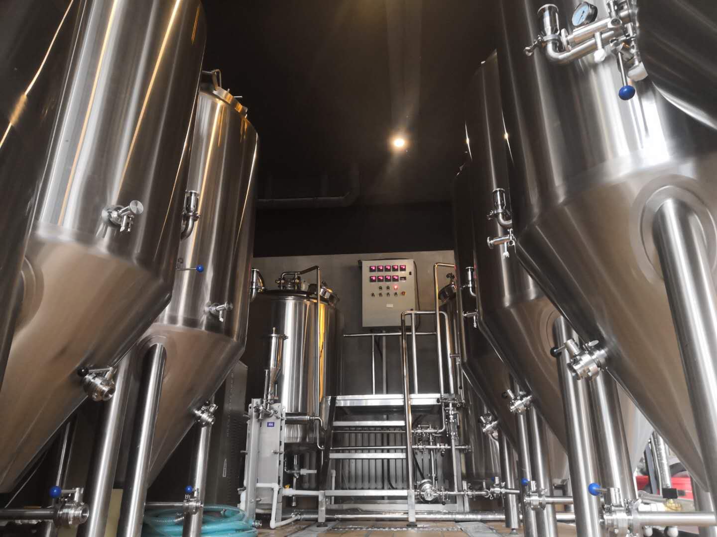 精釀啤酒發(fā)酵罐 精釀啤酒發(fā)酵罐