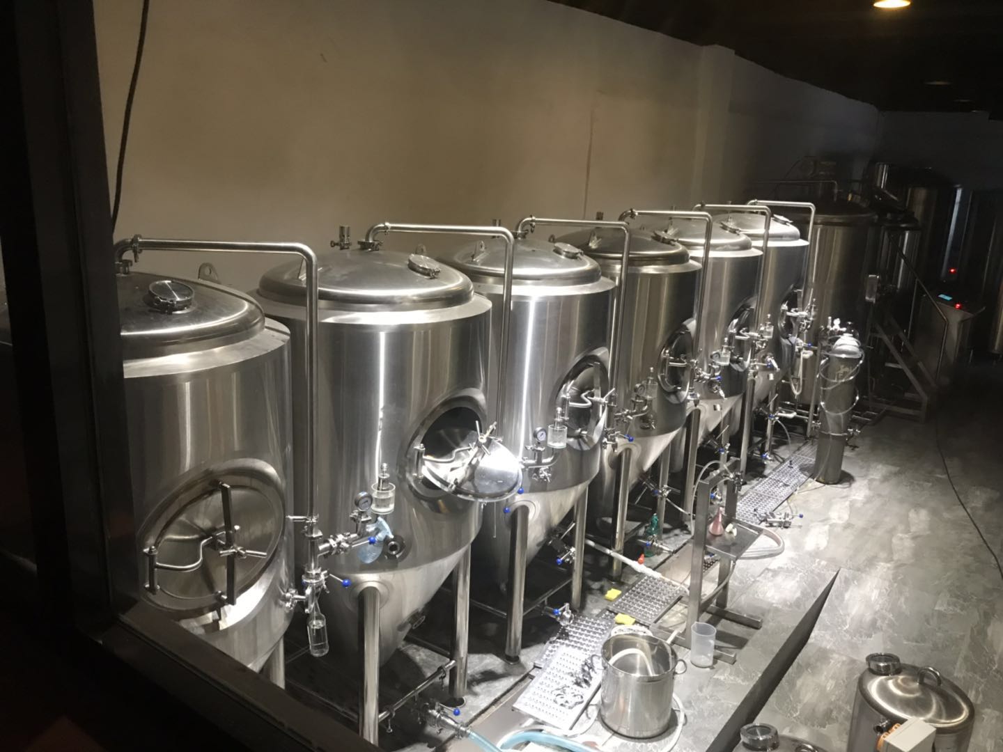 啤酒發(fā)酵設(shè)備 啤酒發(fā)酵設(shè)備